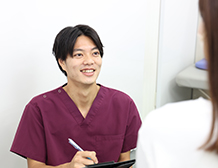 交通事故患者の問診の様子