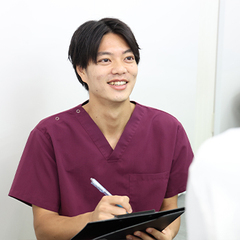 スタッフの顔写真